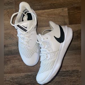 NIKE WOMENS HYPER SPEED COURT Size 6.5,